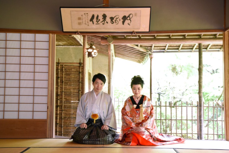 日本庭園や茶室で和装の結婚式の前撮りのロケフォトの写真