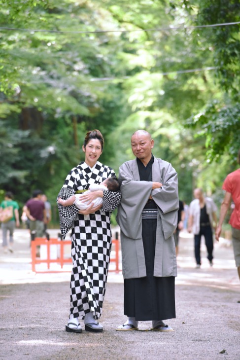 下鴨神社のお宮参りはお祭りで駐車場が満車でもパパとママは着物の写真