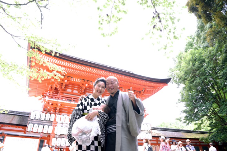 下鴨神社のお宮参りはお祭りで駐車場が満車でもパパとママは着物の写真