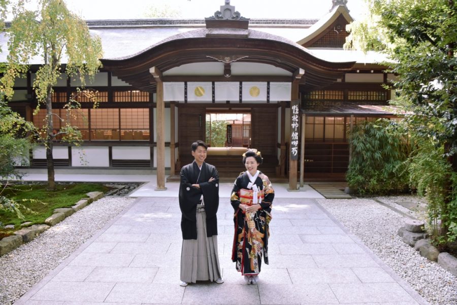 下鴨神社で黒引き衣装で結婚式を地毛で新日本髪の髪型とヘアスタイルの写真