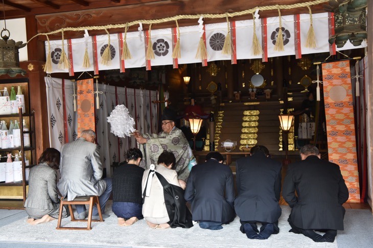 茨木神社のお宮参りとお食い初めの食事の写真