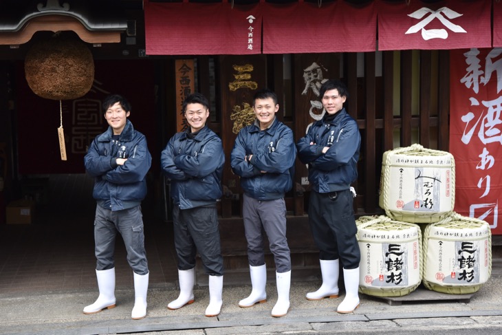 三諸杉の蔵元、今西酒造の酒造りのスタッフの写真