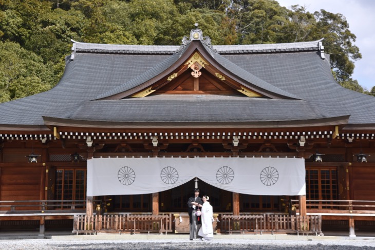 大神神社の結婚式のレンタル衣装や貸し衣裳で洋髪で白無垢の綿帽子の髪型やヘアスタイルの写真