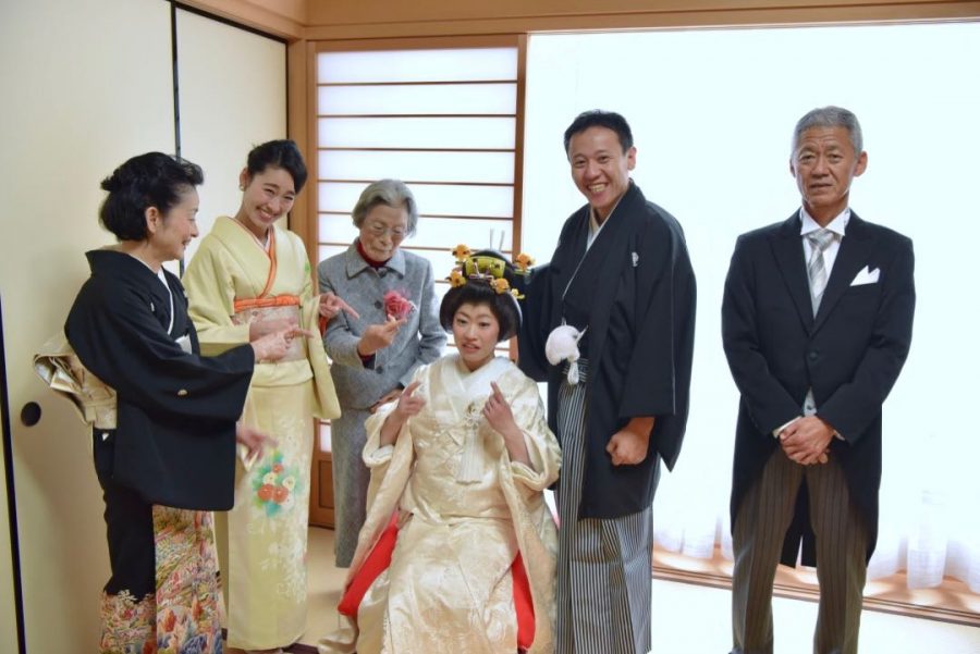雨の大神神社で結婚式の写真