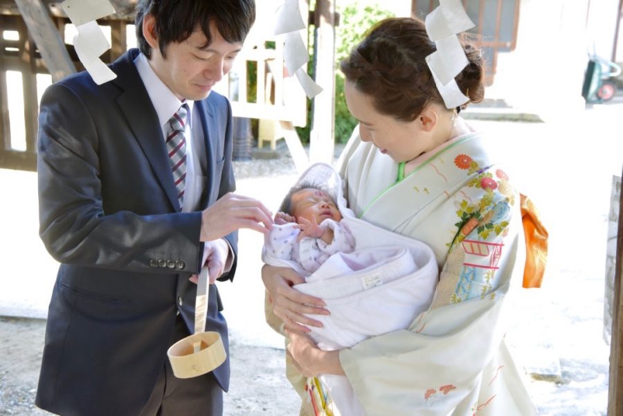 小泉神社でお宮参りの赤ちゃんの写真