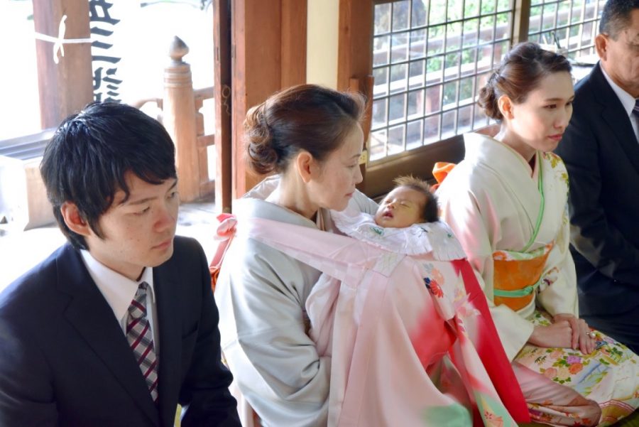 小泉神社でお宮参りの赤ちゃんの写真