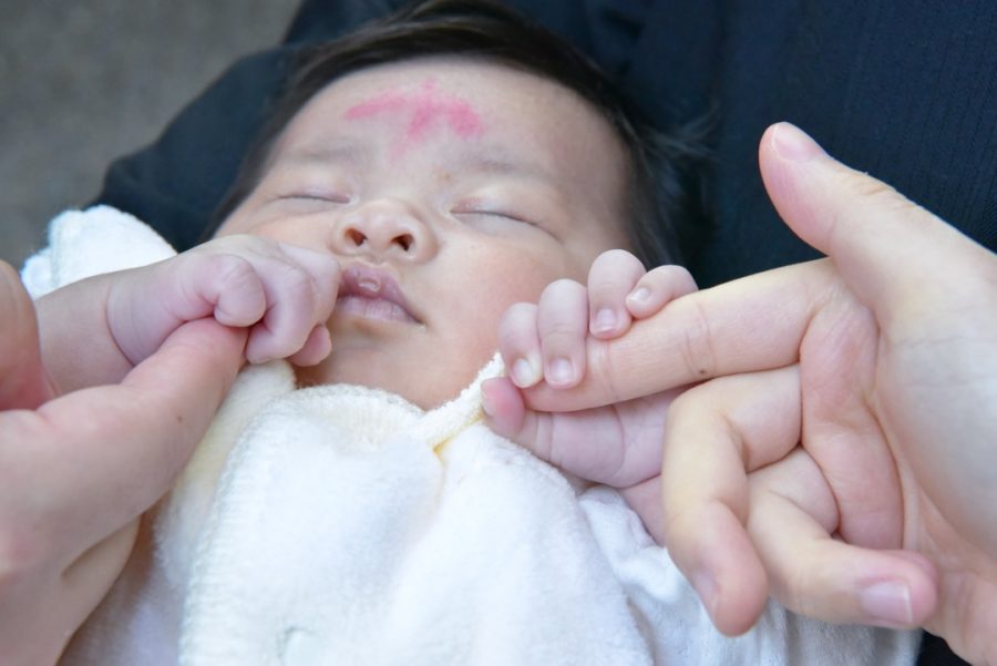 大神神社お宮参りの赤ちゃんの写真