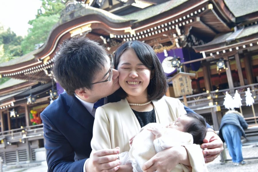 大神神社お宮参りの赤ちゃんの写真