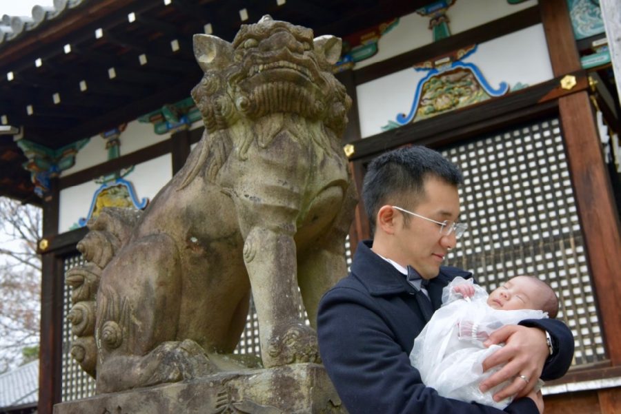 御香宮神社でお宮参りの赤ちゃんの着物写真