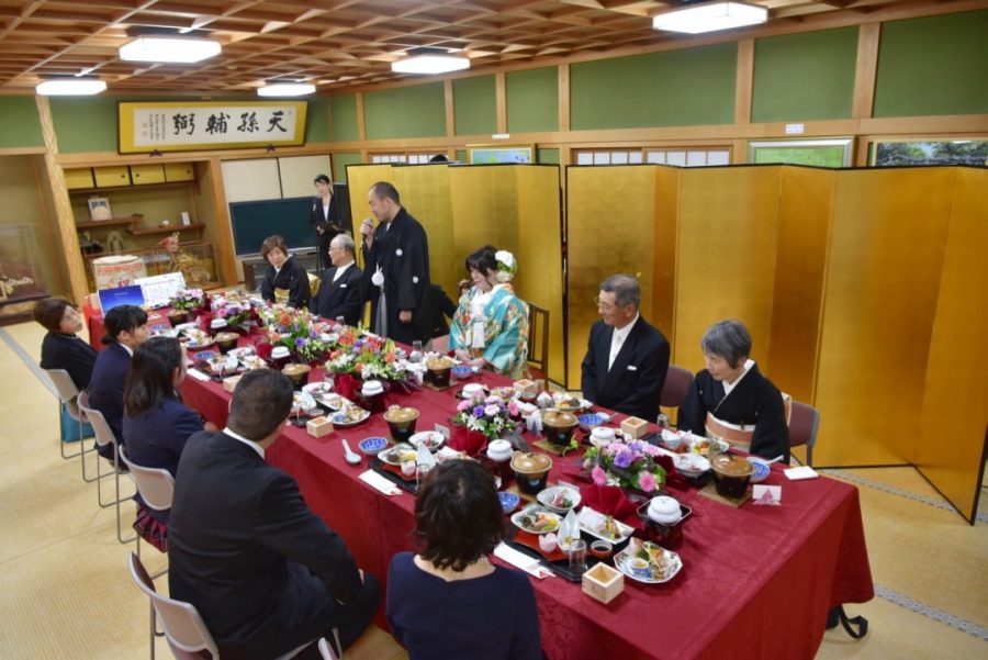 枚岡神社の結婚式と食事会