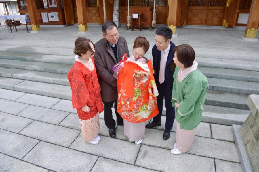 岸城神社でお宮参りの写真撮影