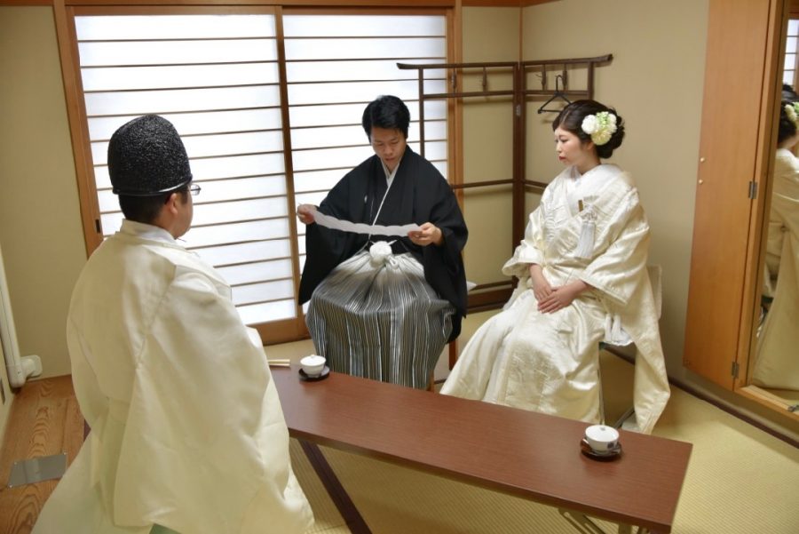 大神神社で雨の結婚式の写真