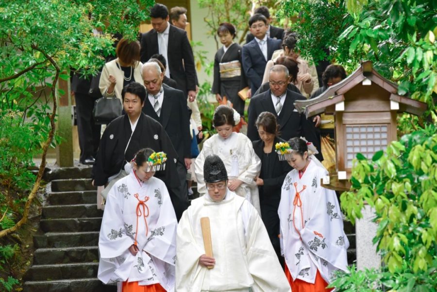 大神神社で雨の結婚式の写真