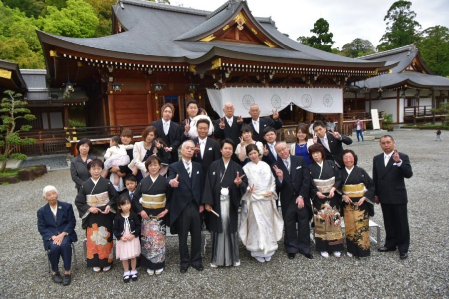 大神神社で雨の結婚式の写真