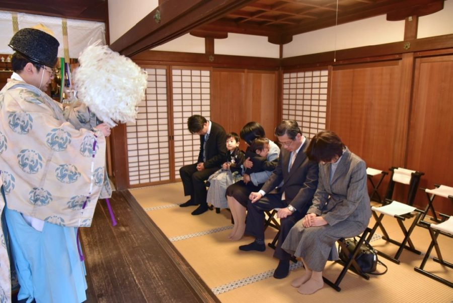 芦屋神社で七五三の記念写真撮影
