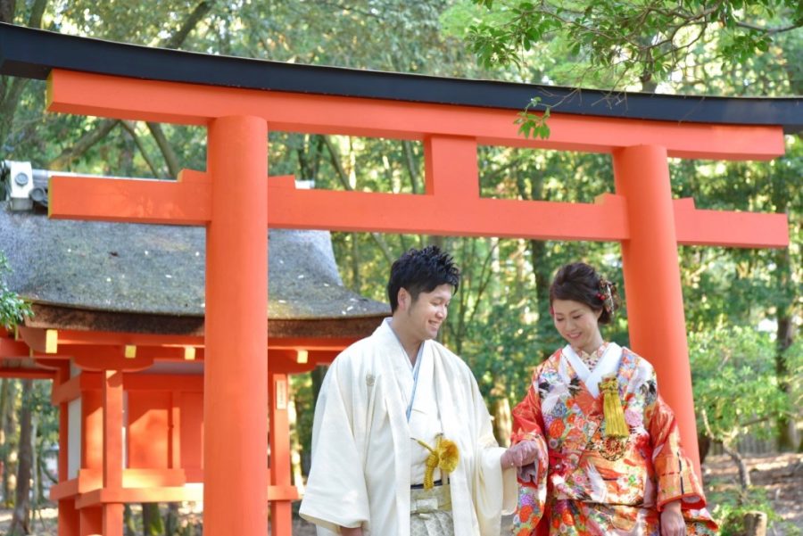 結婚式の前撮りを紅葉の奈良公園で撮影