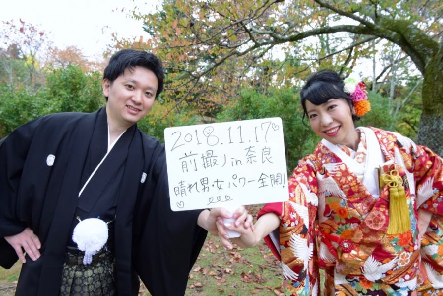 結婚式の前撮りを紅葉の奈良公園とコスモスの撮影