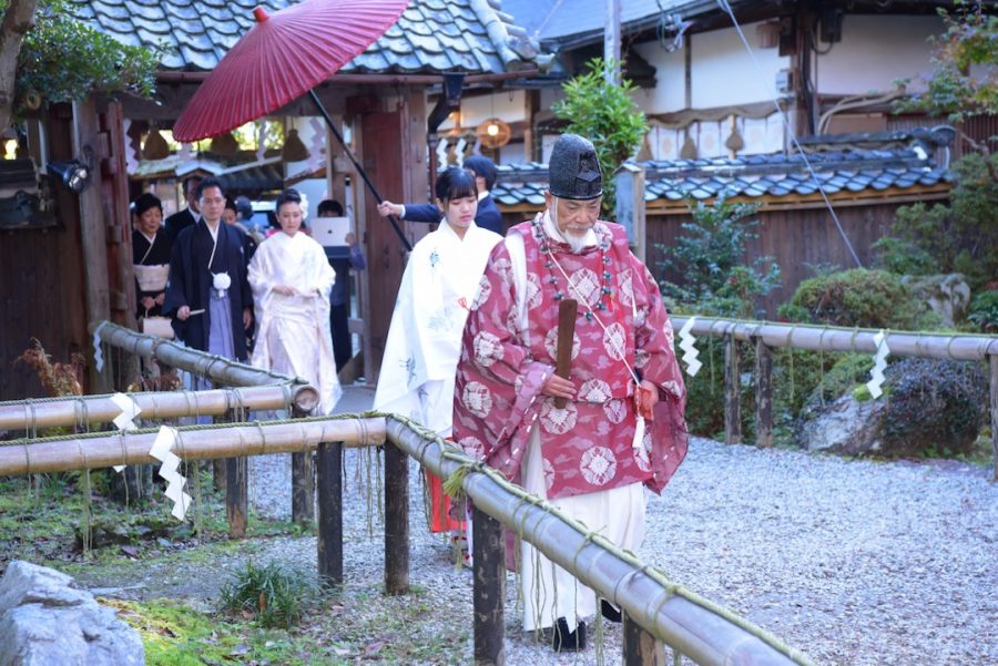 紅葉の吉野山の吉水神社の結婚式