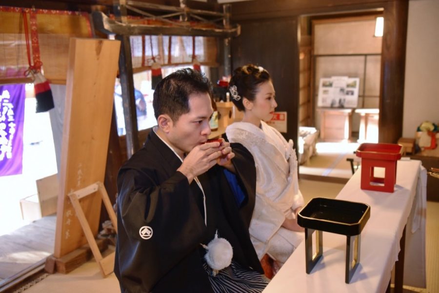 紅葉の吉野山の吉水神社の結婚式