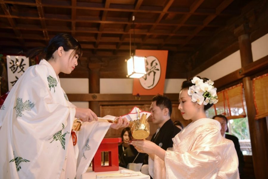 紅葉の吉野山の吉水神社の結婚式