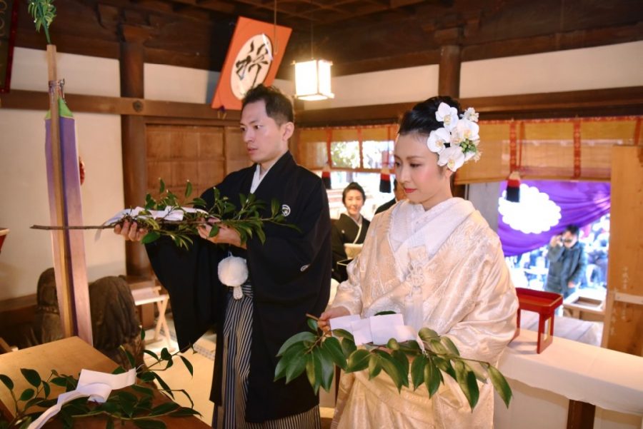 紅葉の吉野山の吉水神社の結婚式
