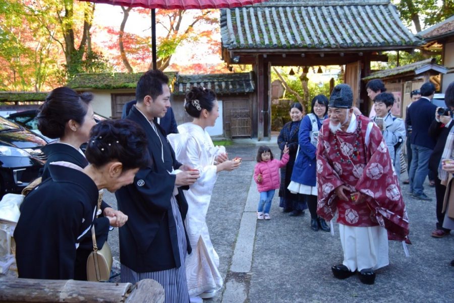 紅葉の吉野山の吉水神社の結婚式