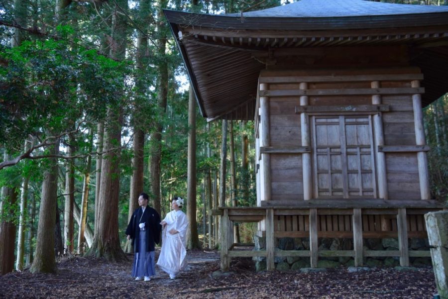 紅葉の吉野山の吉水神社の結婚式