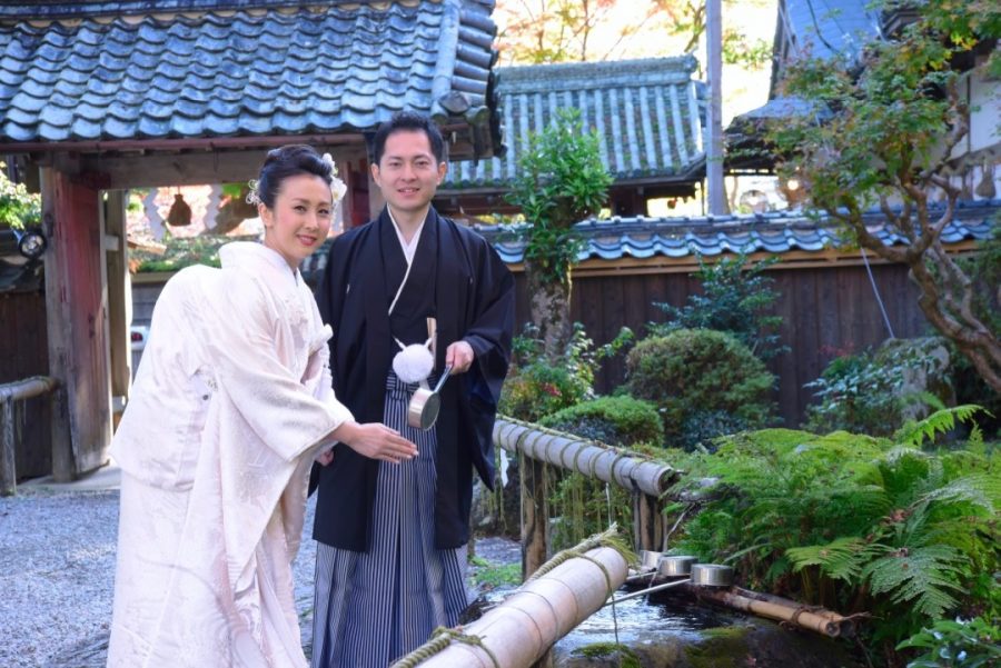 紅葉の吉野山の吉水神社の結婚式