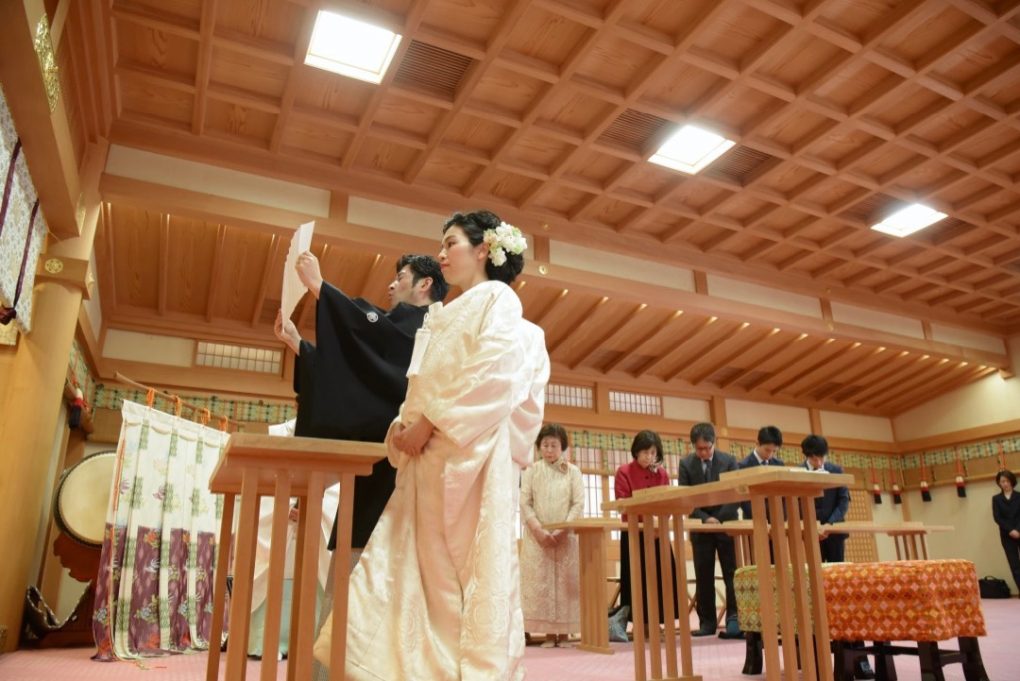 大神神社で白無垢洋髪の結婚式
