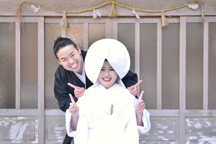 熊野那智大社の結婚式のレンタル衣装や貸衣裳と洋髪ヘアメイクの髪型や髪飾りヘアスタイルの写真