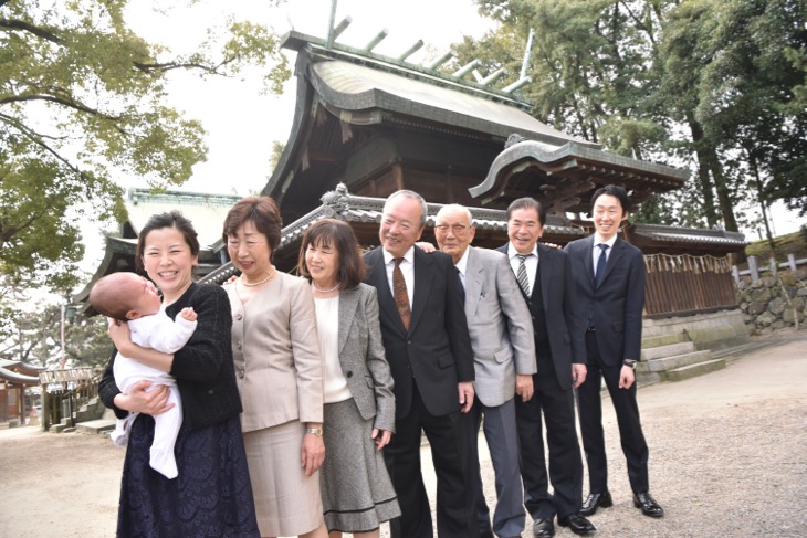 茨木神社のお宮参りとお食い初めの食事の写真
