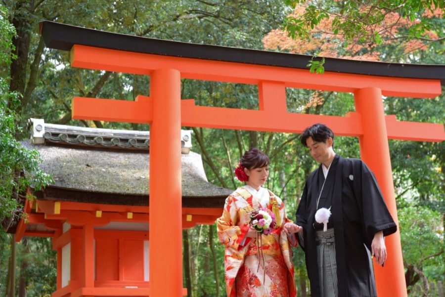 紅葉で結婚式の和装前撮りの写真撮影