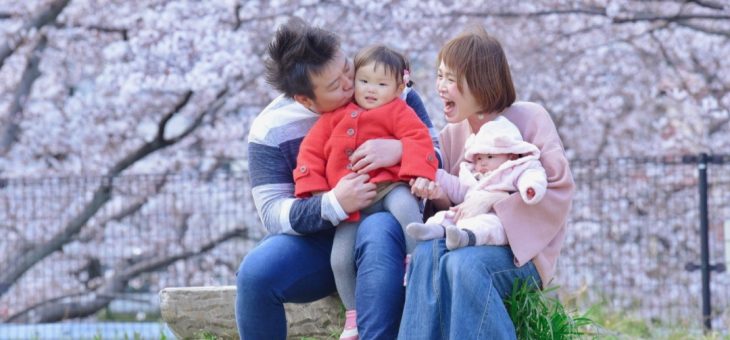 桜の公園での家族写真は大人数だった！写真12枚でチェック