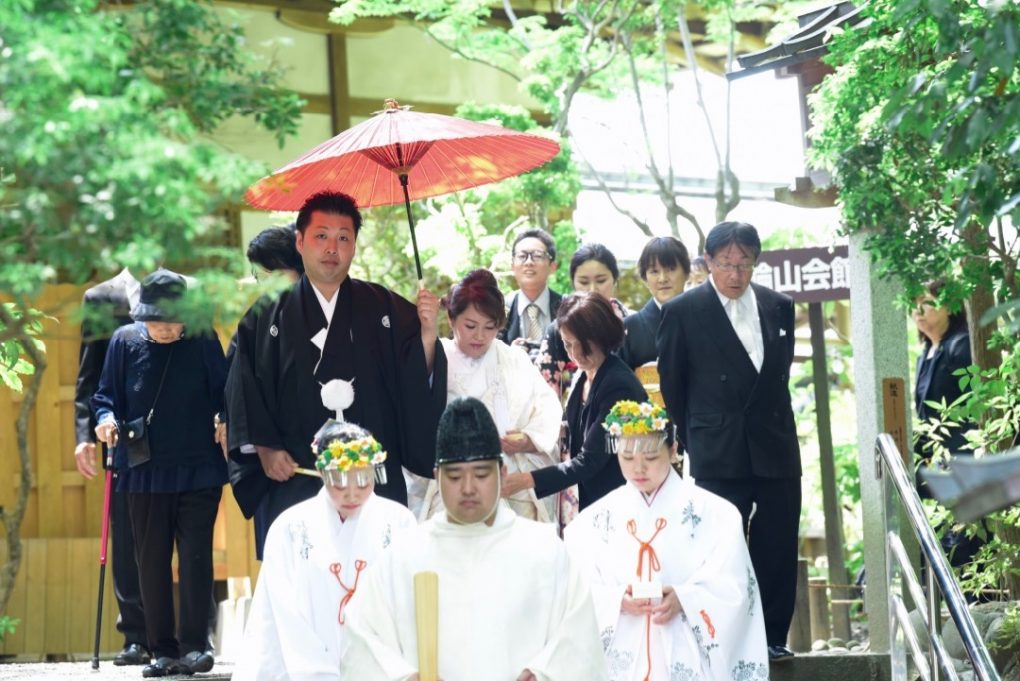 大神神社で白無垢と色打掛けでの結婚式